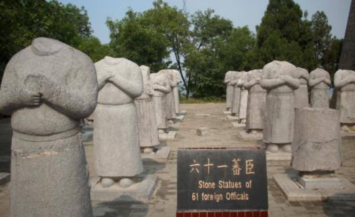 三个帝王陵墓:一个找不到,一个不敢挖,一个挖不动_秦始皇陵_盗墓_蒙古