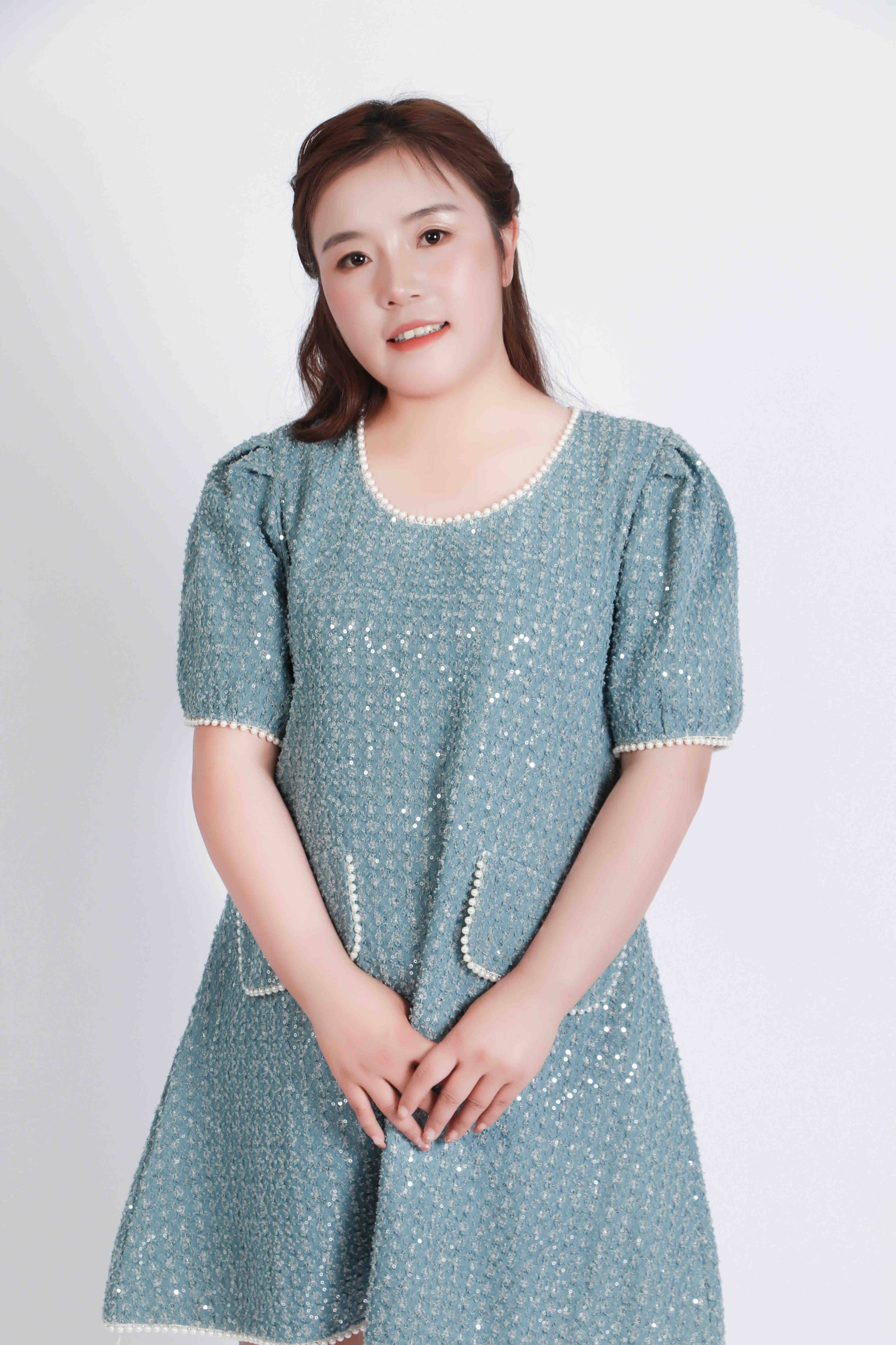 模特陈琴用美丽点亮时尚梦想