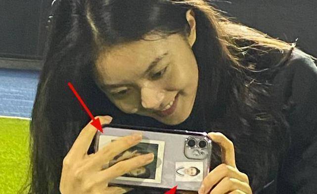 原创赵今麦晒大一生活素颜穿卫衣皮肤有点黑手机壳暴露感情现状