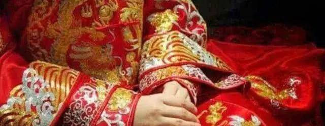原创她女扮男装替兄长娶亲他男扮女装替表妹出嫁二人一见钟情