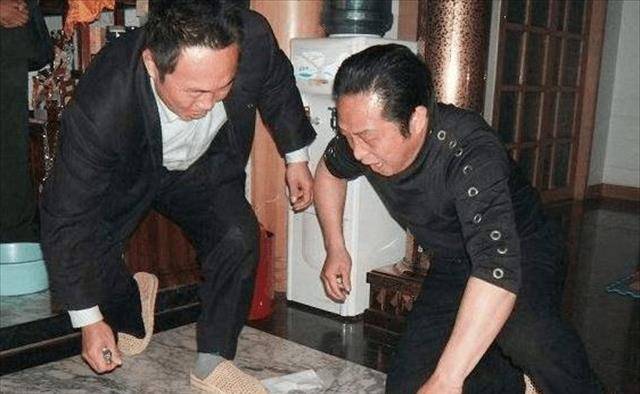 "伪气功大师"王林府邸:昔日门庭若市,今呈一片灰败,萧条冷清_邹勇