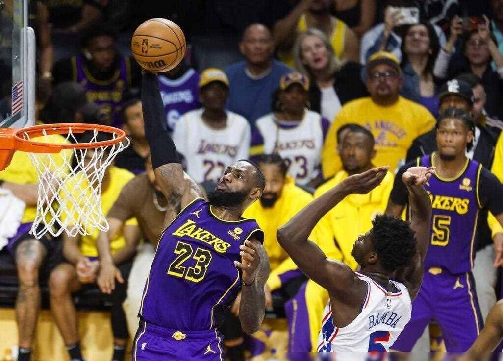 湖人战胜76人,詹姆斯贡献20分8板6助,生涯数据更新_比赛_三分球_浓眉