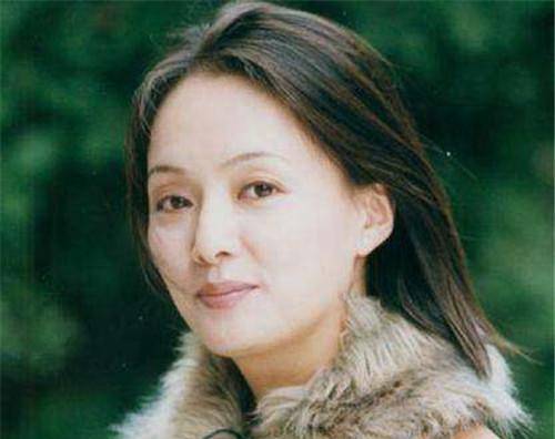 34岁妻子独自出门溜达,不料却被4名歹徒下了手_罗艳芳_警方_香港