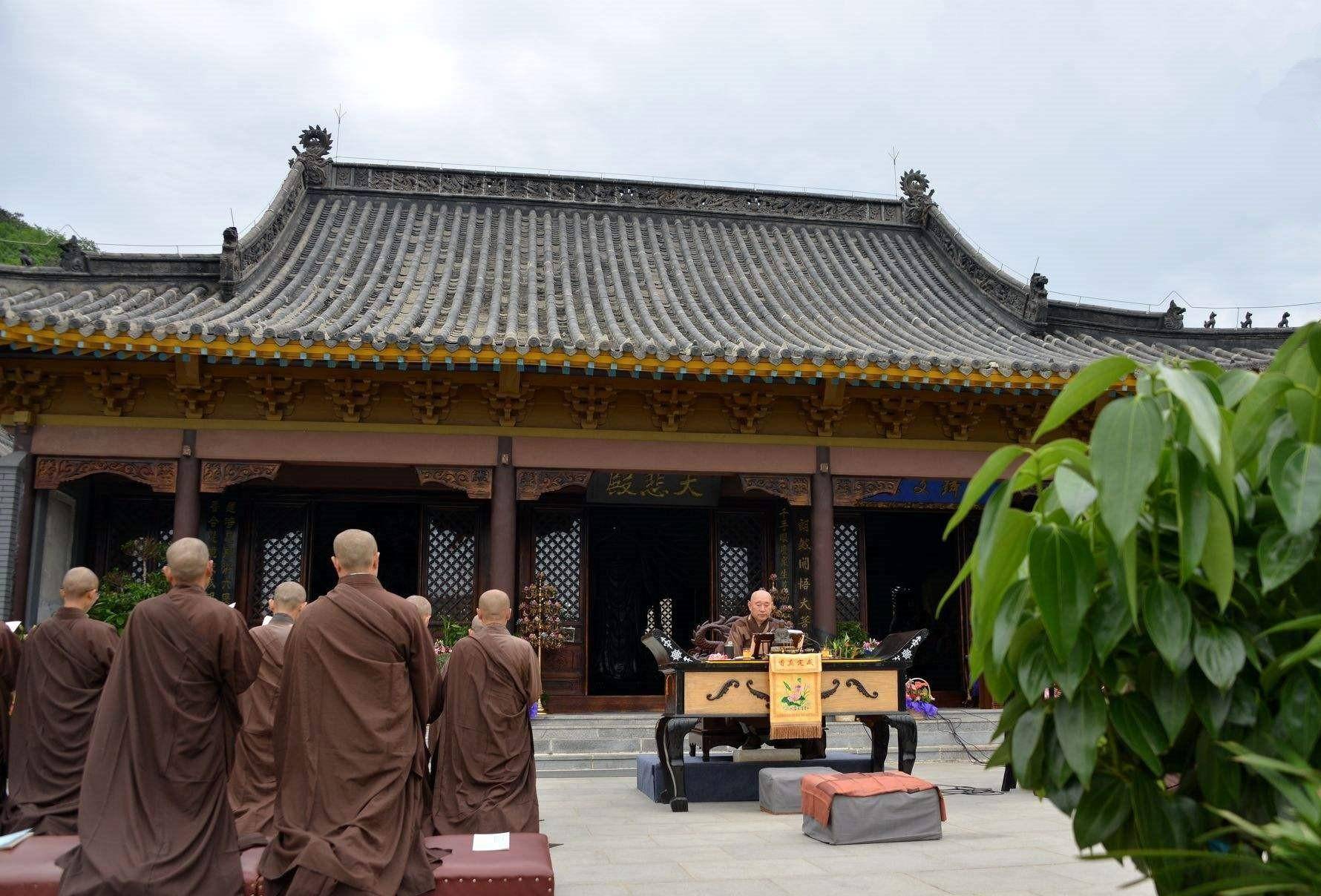 辽宁一清贫寺庙庙内皆女性不收香客钱财日睡4小时吃一餐