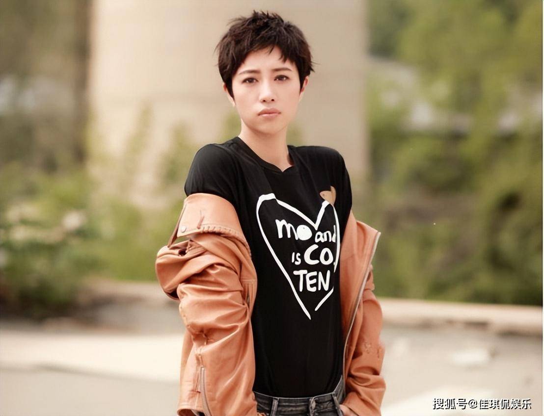 张龄心:坚持不婚不育18年,退休就去养老院,结果反被自己打脸