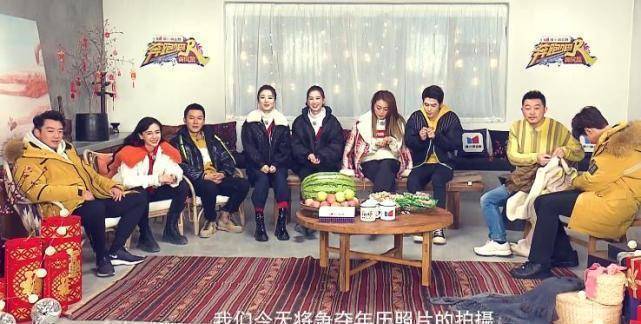 原创奔跑吧新年特辑黄圣依全场在c位baby裹面包服超大毛领抢镜