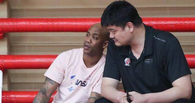 马布里表扬杜锋化解矛盾,建议效仿龙闯电梯十周年为球迷抽金条