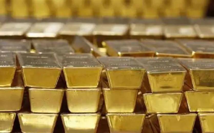 80年代一农民砍柴发现藏金洞携2块金砖到银行兑换却当场被抓