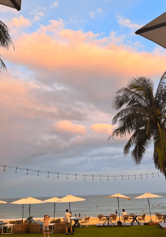 湾小吃街(里面有家烤鱼店),the hotties海景糟粕醋火锅,kaya西餐吧