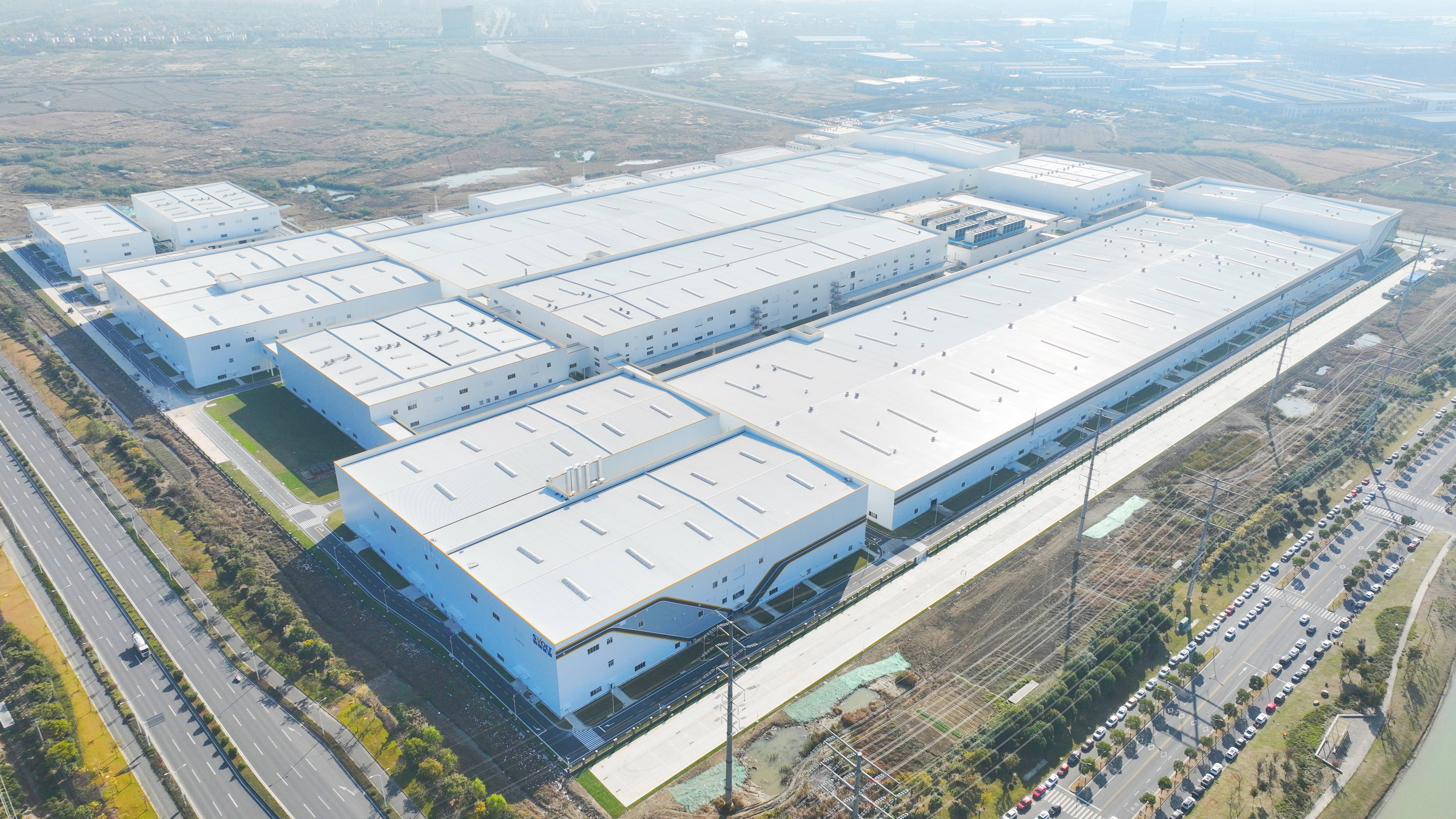 中建二局承建的江苏常州翔蜂新能源产业园项目一期完工