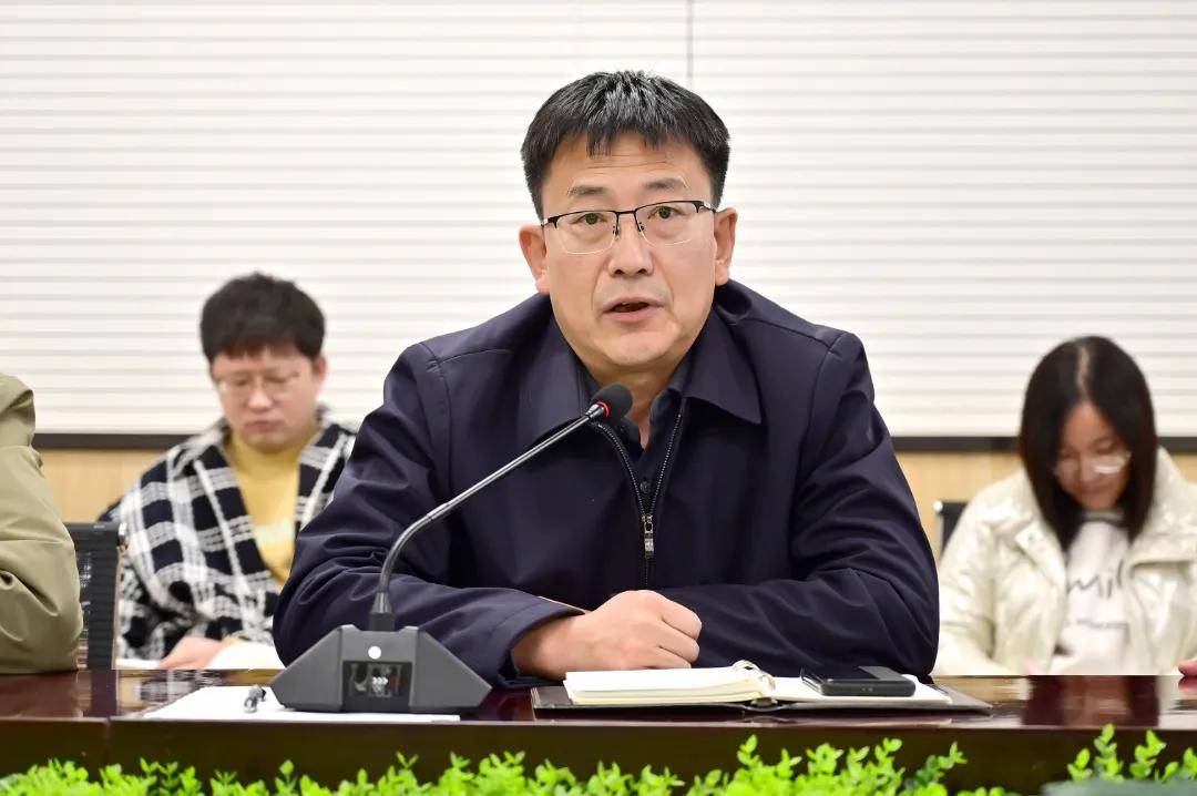 初一年级主任李学谦作细致分析心有质量思过往,行有方向期未来.