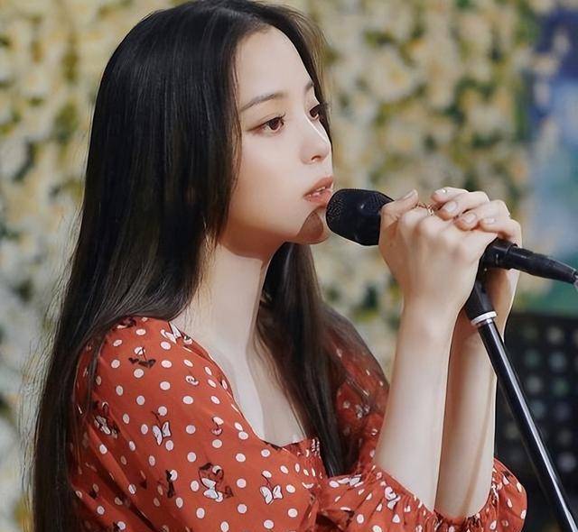 演技处处垮绯闻满天飞欧阳娜娜不上进也不影响事业