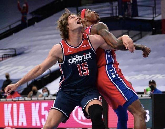 湖人弃将打疯了,76人这次捡漏赚翻了_麦基_霍华德_比赛