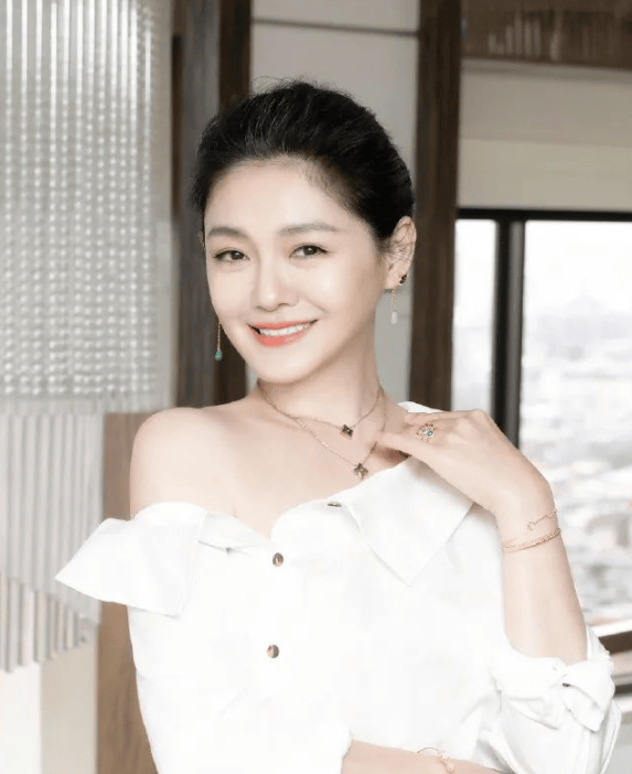 知名女星被实名举报吸毒!最新回应_公众_事情_明星