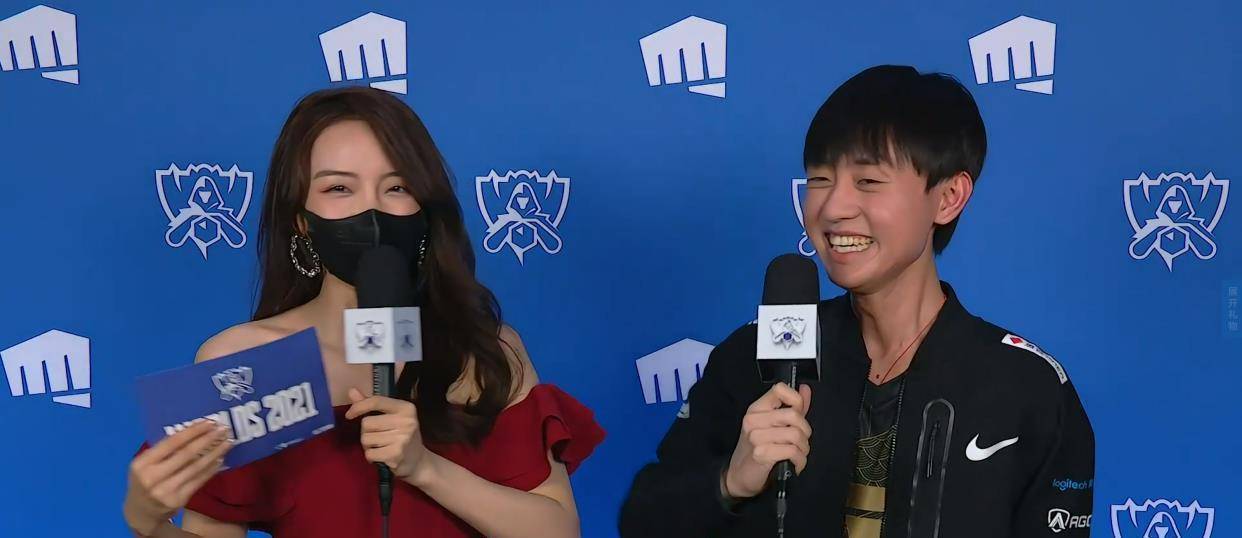 原创虎牙女主播丝足吸睛s11世界赛成了陪衬网友玩梗lpl再见