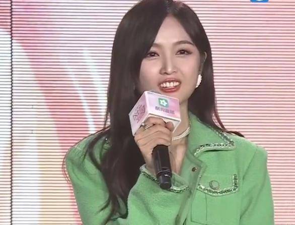 原创吴宣仪26岁生日上台演出筷子腿比p的还优越第三套纱裙又仙又美