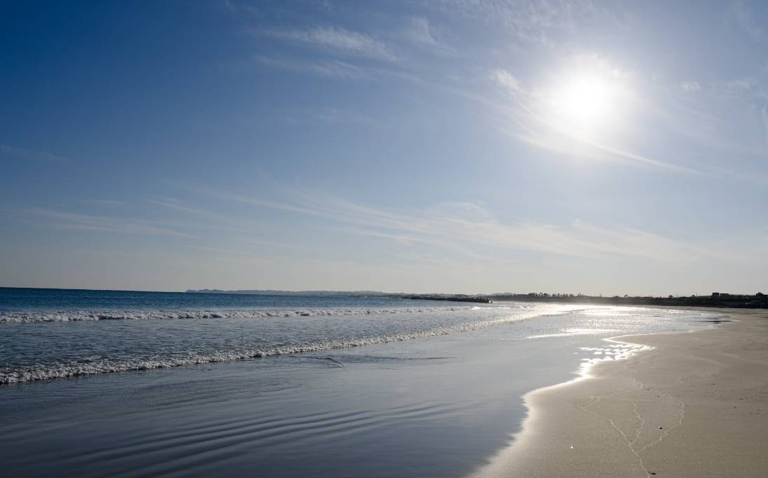 三亚,这个位于中国南海岸的璀璨明珠,以其迷人的热带风光和细软的沙滩