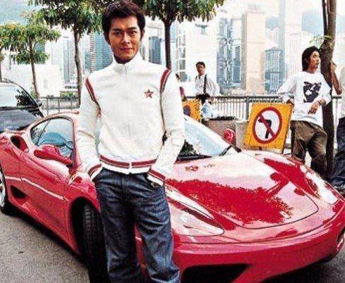 原创10年捐105所学校,却舍不得换手机,一辆车也开了十几年_古天乐