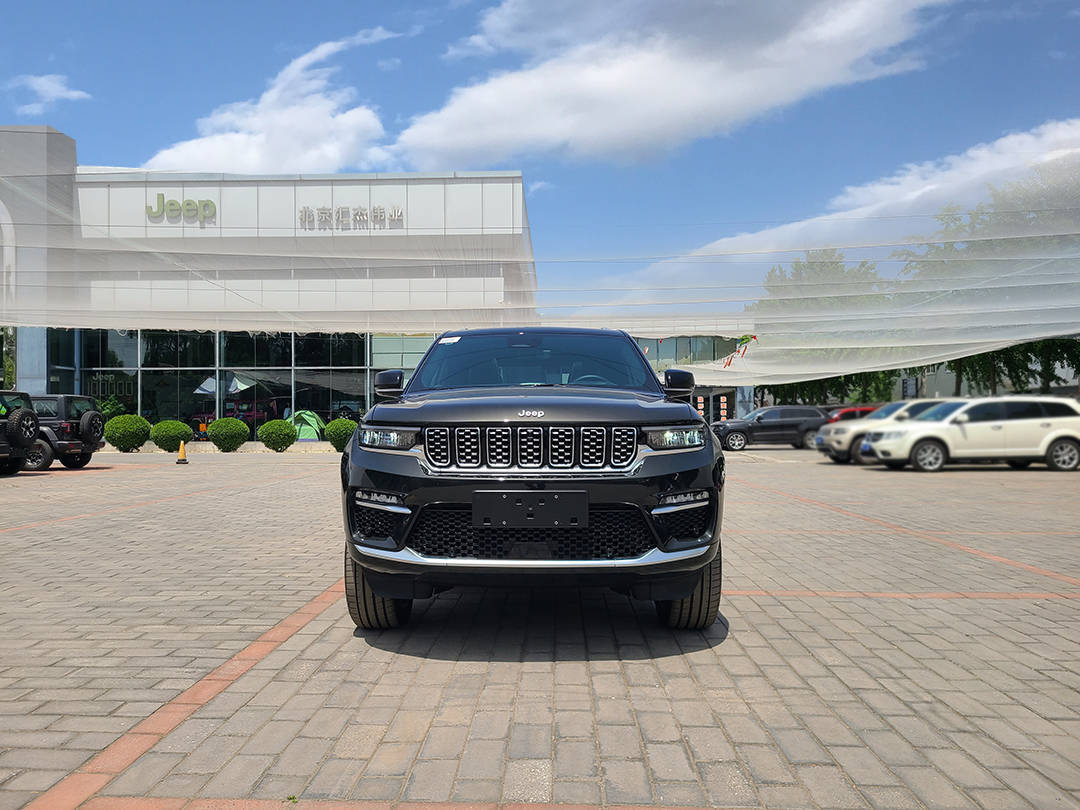 新款大切诺基降价20万元!巅峰版版54.99,远峰版46.