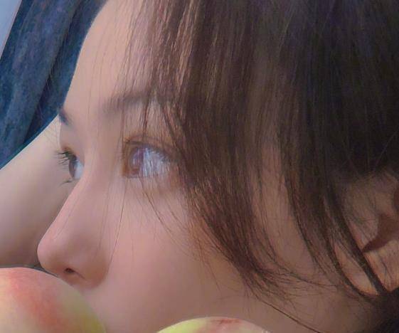 原创张馨予晒桃子大丰收摆盘精致卖相好侧颜自拍蜜桃肌惹人羡