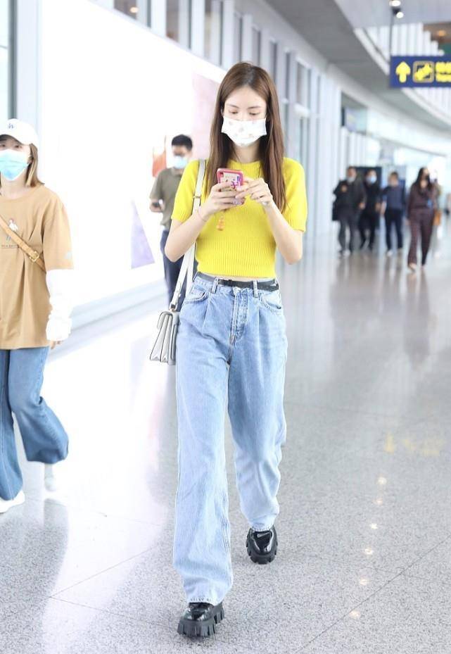 原创金晨的身材真高挑穿短上衣秀二八分比例一双长腿又细又直