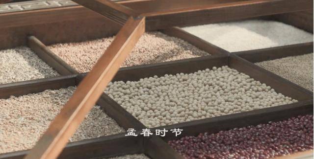 图片:捡豆子剧照如果不是有儿子傍身,高节妇未必能挺过漫长的几十年.