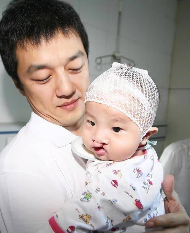 儿女被疾病缠身的几位明星,赵本山白发人送黑发人_家庭_儿子_冯小刚