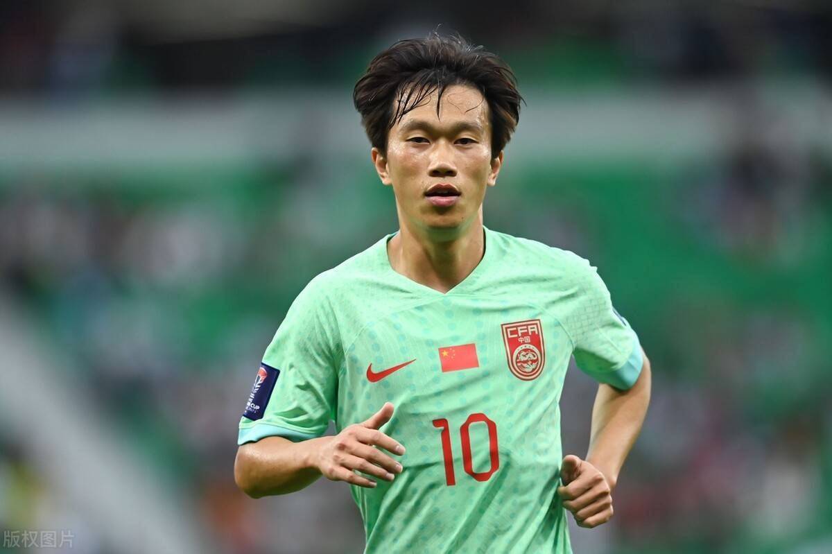 国足两场预赛总结2将少用3将调整泰国主力初具规模