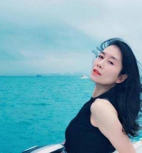 21岁拿影后,嫁乒乓球世界冠军隐退,两个女儿很美_娱乐_韩雪_气质