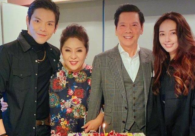 原创向佐送郭碧婷玫瑰花肉麻表白loveyou郭爸吃醋了