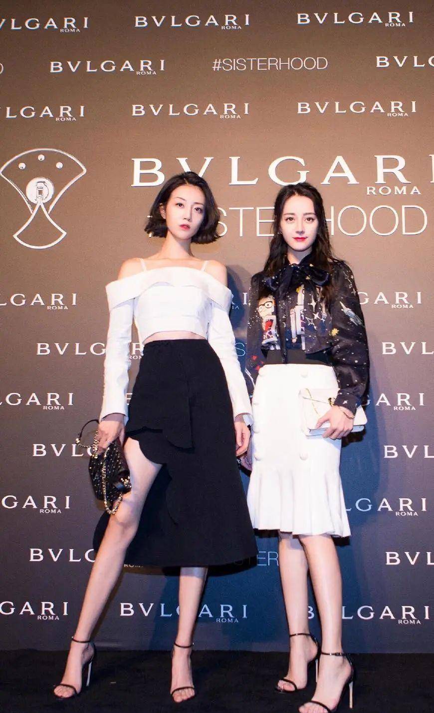 即使是身材顶级的迪丽热巴,同框也会输.