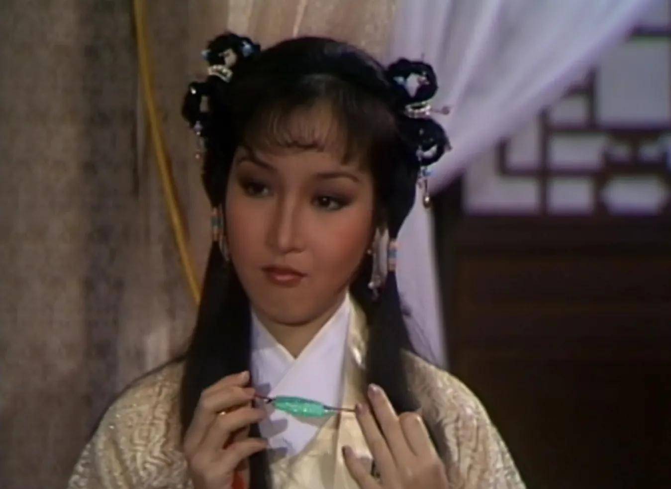 原创阿朱真的别硬演有人娇美俏丽惹人爱有人苦大仇深惹人厌