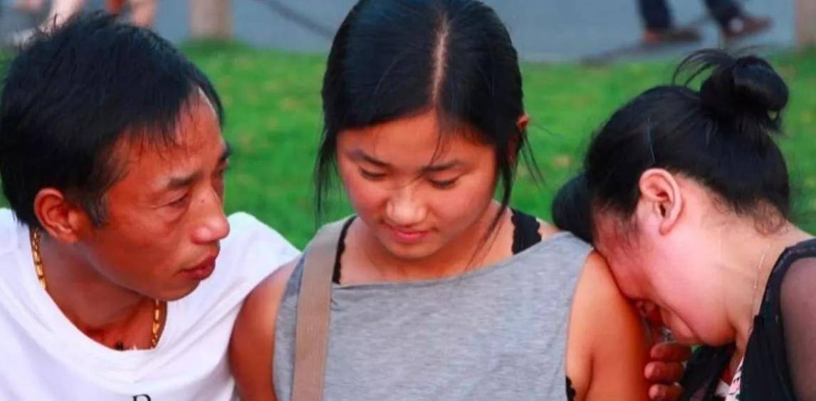 原创湖北老汉扛煤气罐将弃婴供到博士亲生父母却突然上门认亲