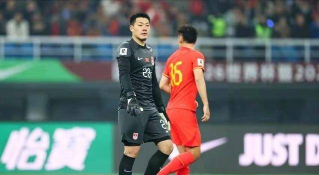 王大雷稳固表现征服球迷再度崭露头角国足守门新希望