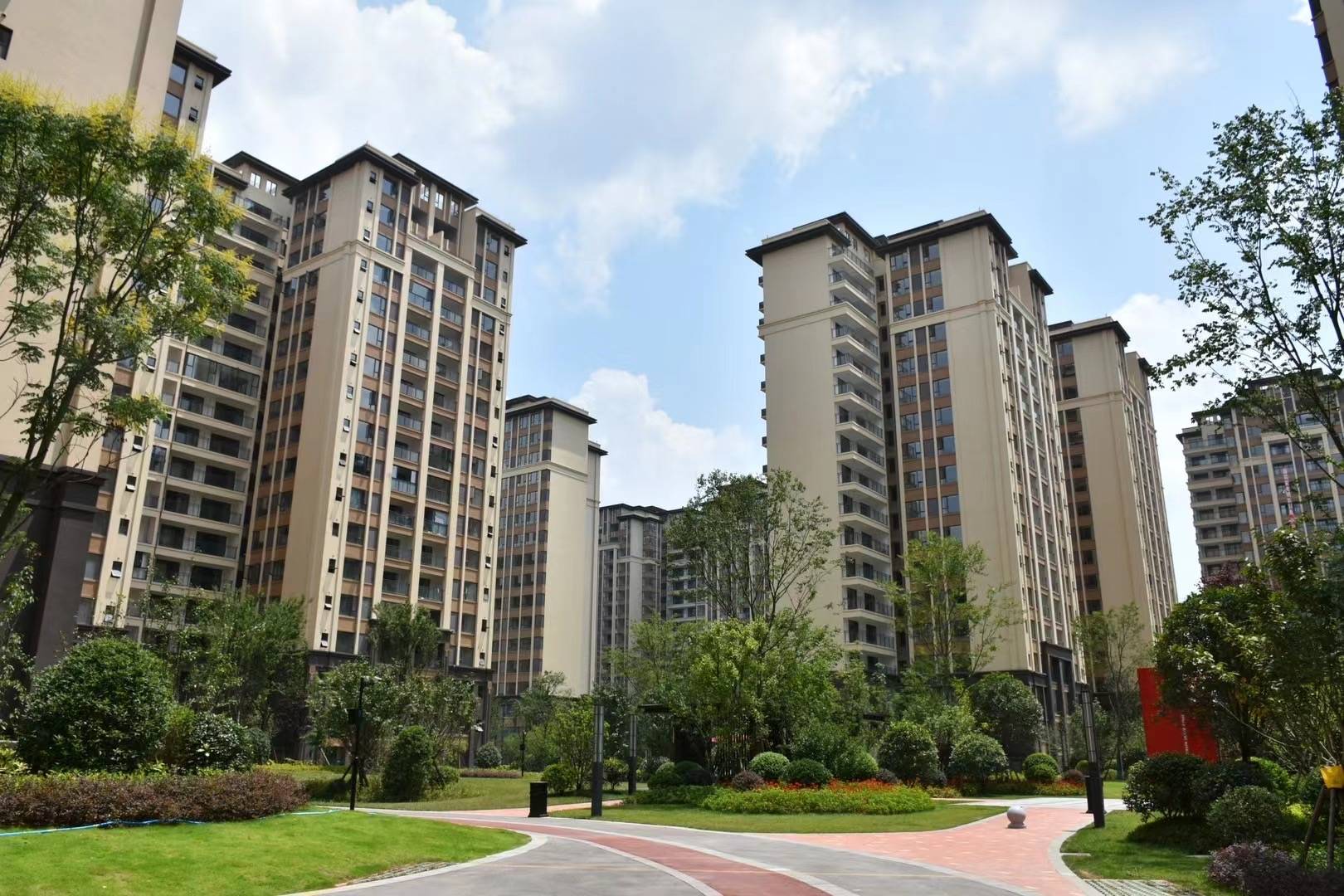 贵阳双龙新区太阳谷首付一万现房咨询电话售楼部位置配套情况最新价格