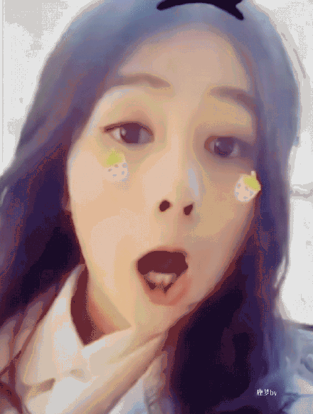 也有网友说,正因为如此解放天性,所以在演技上才能不断进步和突破.