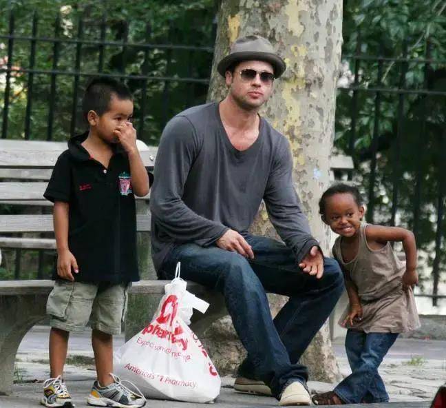 "正太萌妹"希洛:出生照曾卖410万美元,却因父母成好莱坞笑柄