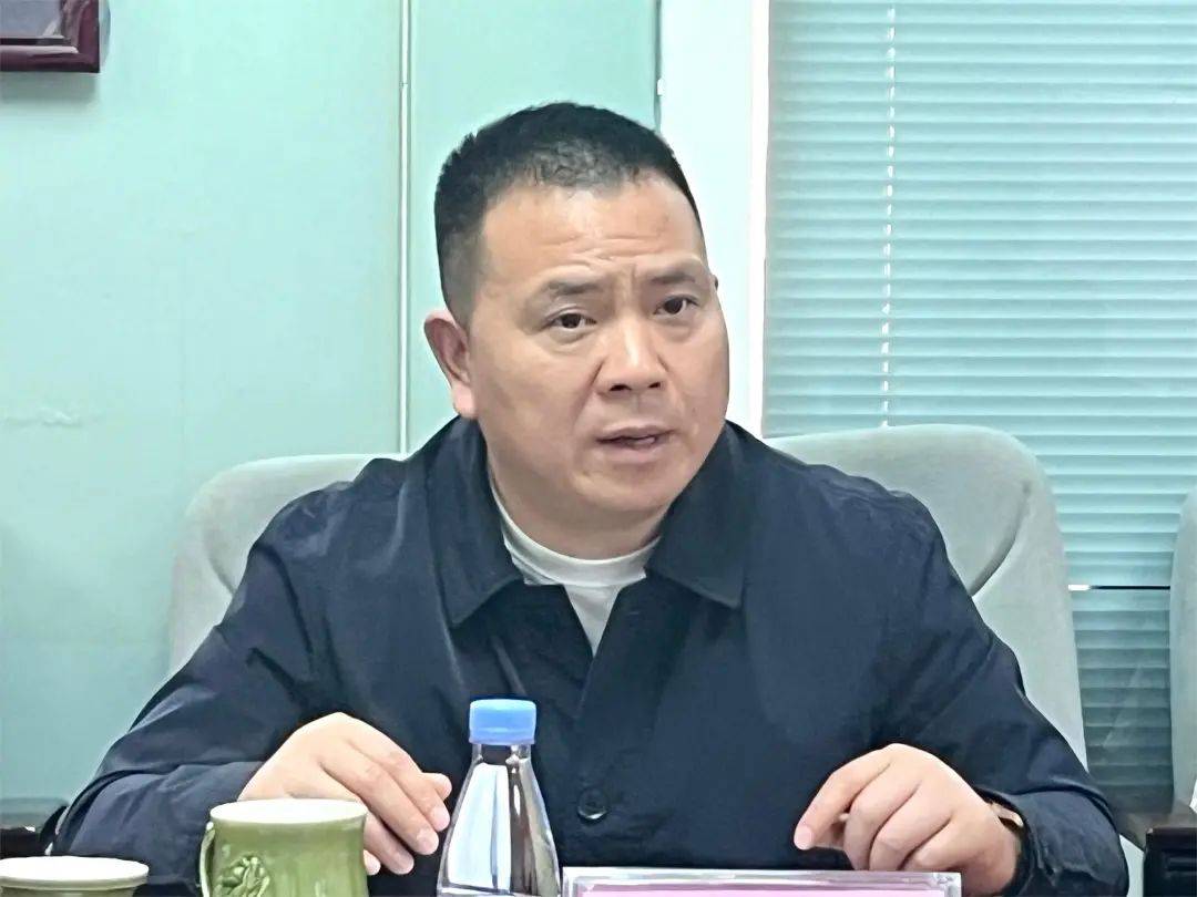 江北区工商联党组书记吴雷波一行莅临德源集团座谈交流