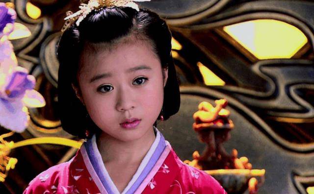 上对其生卒年份无详细记载,只知她是科尔沁旧里克图亲王吴克善的女儿