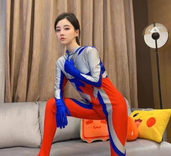 原创冯提莫在家做毛血旺离开10cm驴蹄鞋厨房水槽直接暴露身高