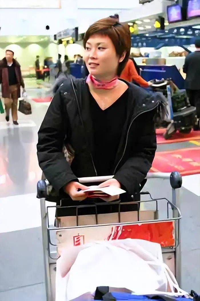 原创乒坛名将邬娜比她小5岁的丈夫是国脚儿子是网球名将