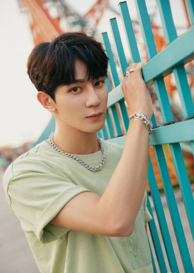 原创原创21岁男星录节目受伤右脸大面积受损险毁容本尊回应引热议