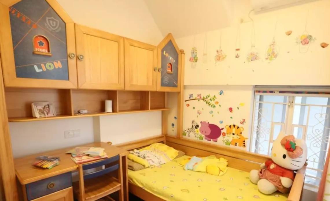 为了孩子贷款买套顶楼复式装修入住后小朋友太喜欢了