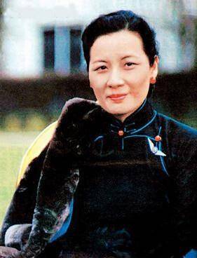 宋美龄的旗袍装中最后一张太优雅了