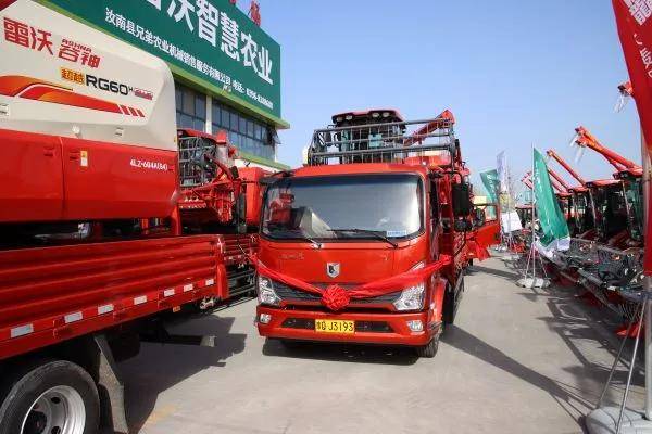 雷沃谷神蓝擎61龙大麦全国跨区作业发车卡车之友网