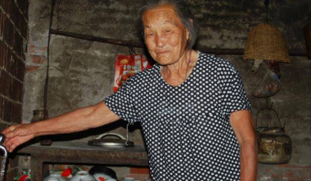 原创陈秀英近亲结婚生下仨猴娃50年没出村94岁仍撑起一个家