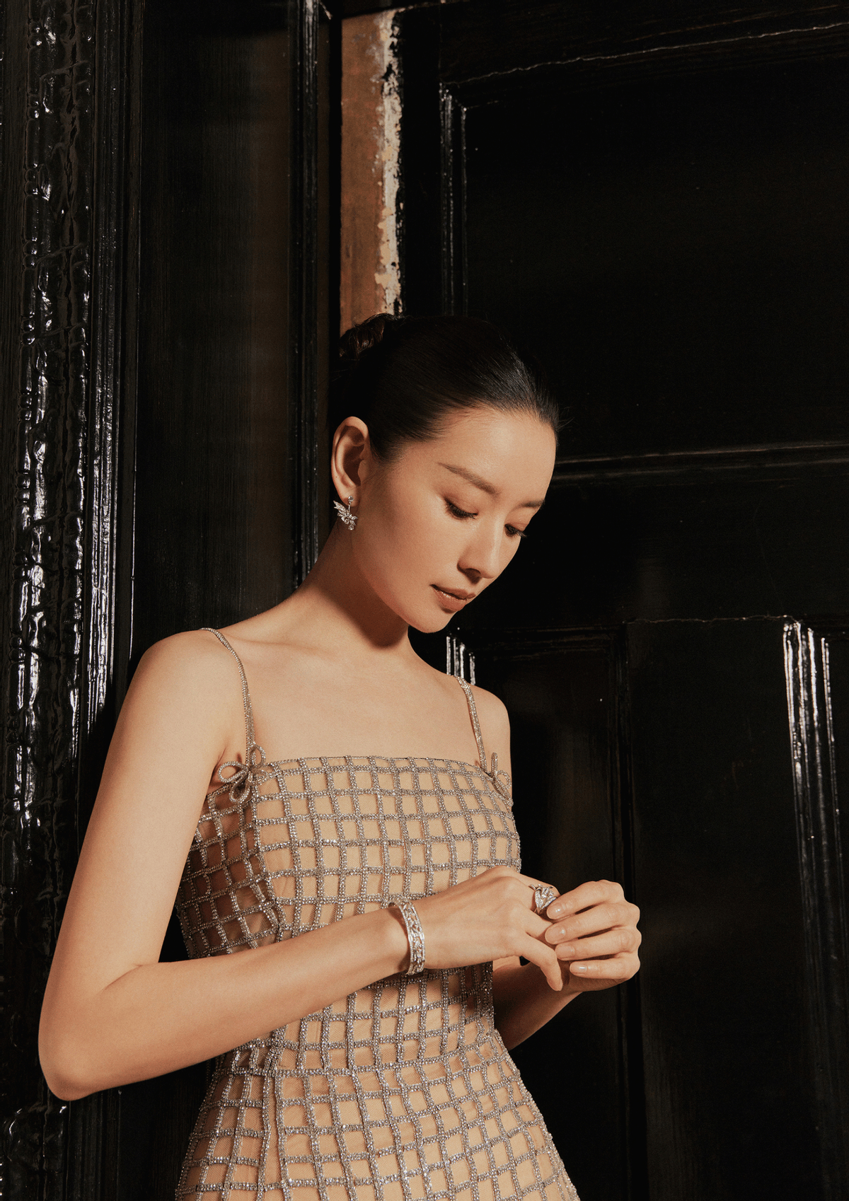 董洁和周迅都是自然衰老的女星,二人的关系也很好,据悉两人从《金粉