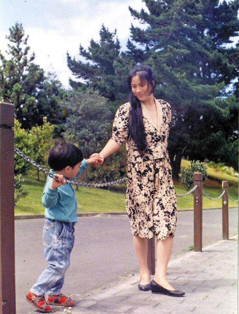 生前拒绝抚养儿子,顾城杀妻自尽前给儿子留下遗书:愿你别太像我_谢烨