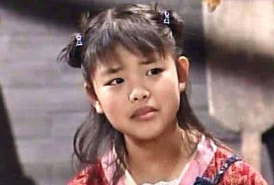 原创原创27岁的莫小贝颜值逆袭曾被吐槽最丑童星如今满脸奢华