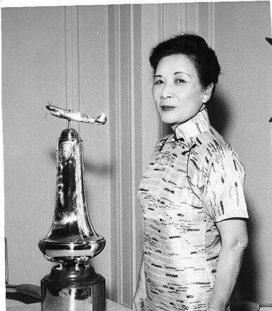 宋美龄的旗袍装中最后一张太优雅了